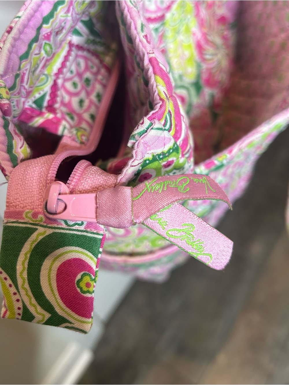 Vera Bradley Retired Rare Pinwheel Pink Super Tote 16H x 18W x 8D - Picture 7 of 10